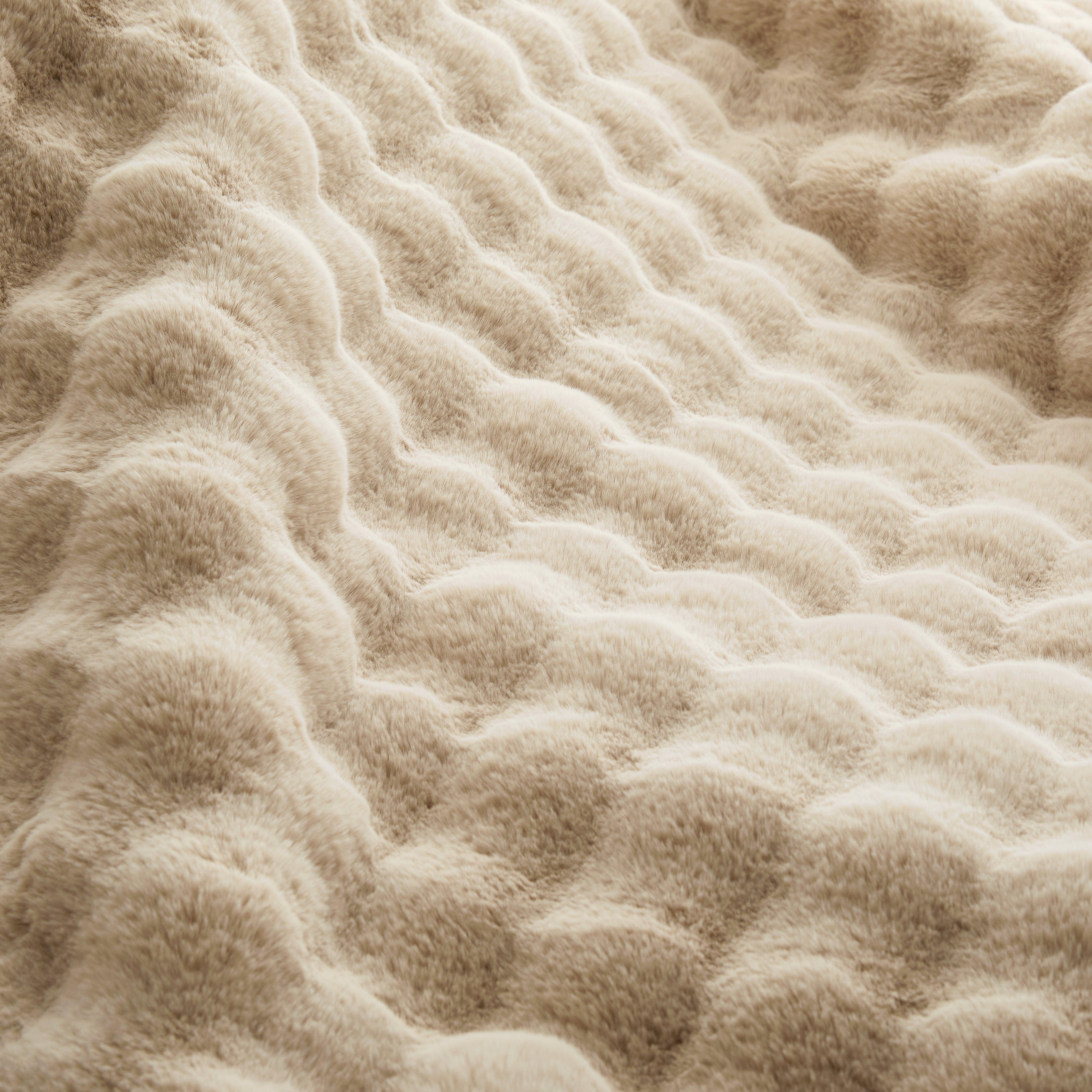 Soft Fluffy Bubble Texture Rug – Modern Faux Fur Area Carpet